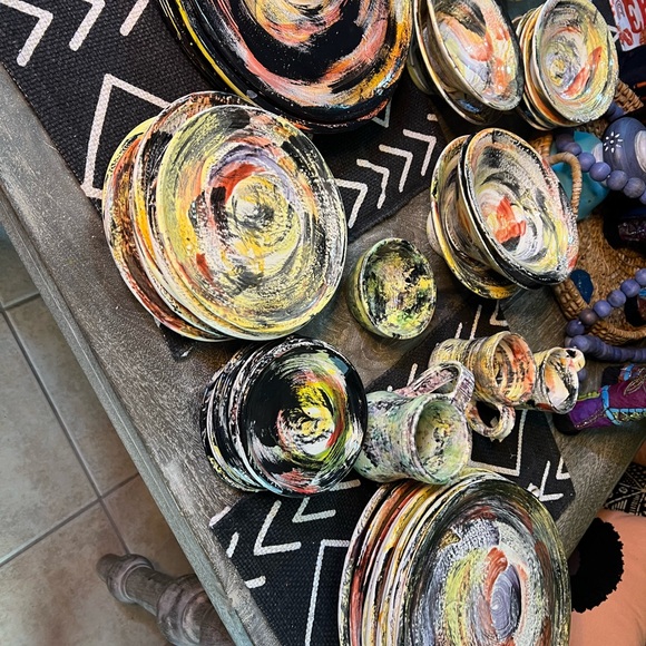 Abstract Multicolor Dinnerware Set - Picture 6 of 6